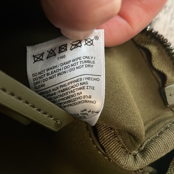 ATHLETA Revive Zip Pouch - Picture 7 of 11